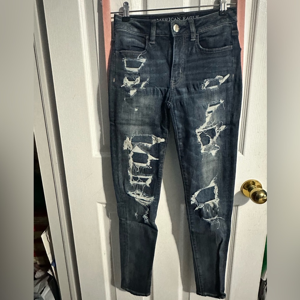 AE dark wash distressed jeans 👖